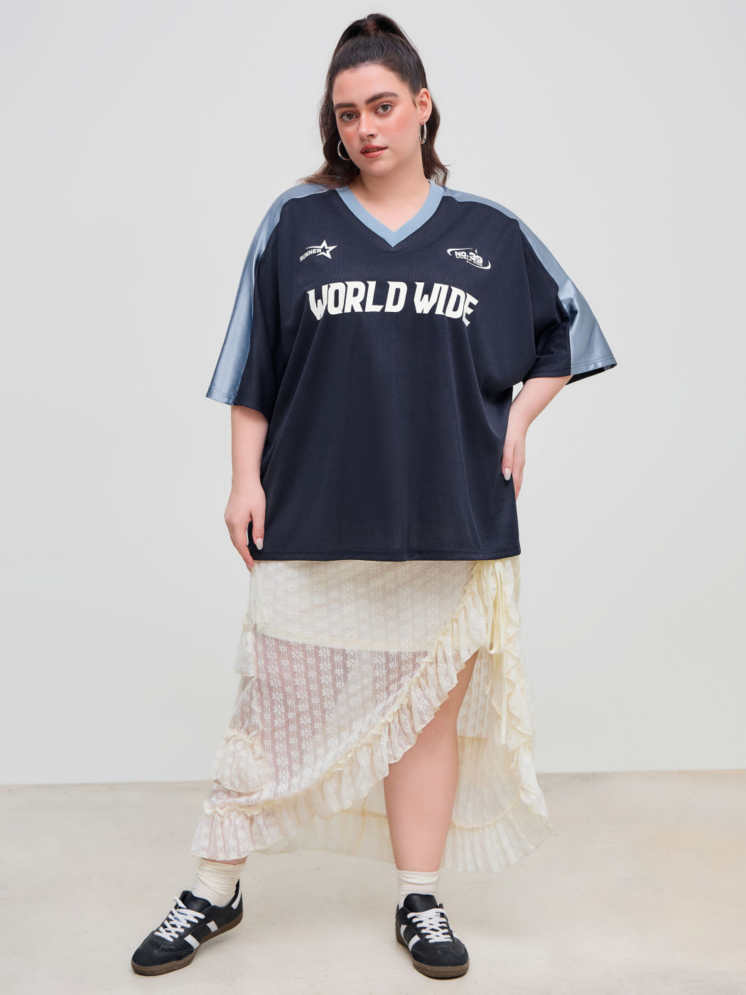 WORLD WIDE Scollo a V Graphic Raglan Sleeve Tee Curve & Plus