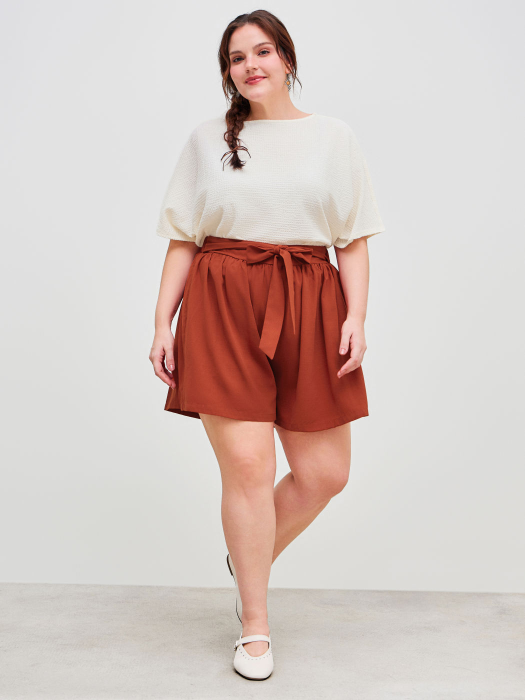 Woven Mid Rise Elastic Waist Knotted Pocket Solid Shorts Curve & Plus