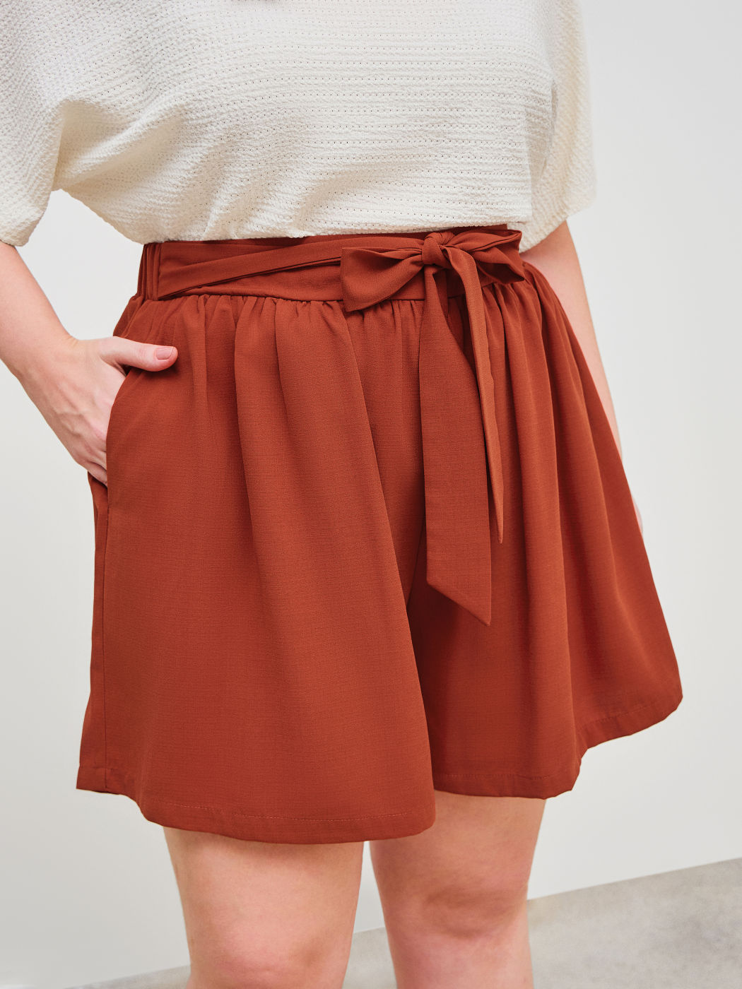 Woven Mid Rise Elastic Waist Knotted Pocket Solid Shorts Curve & Plus