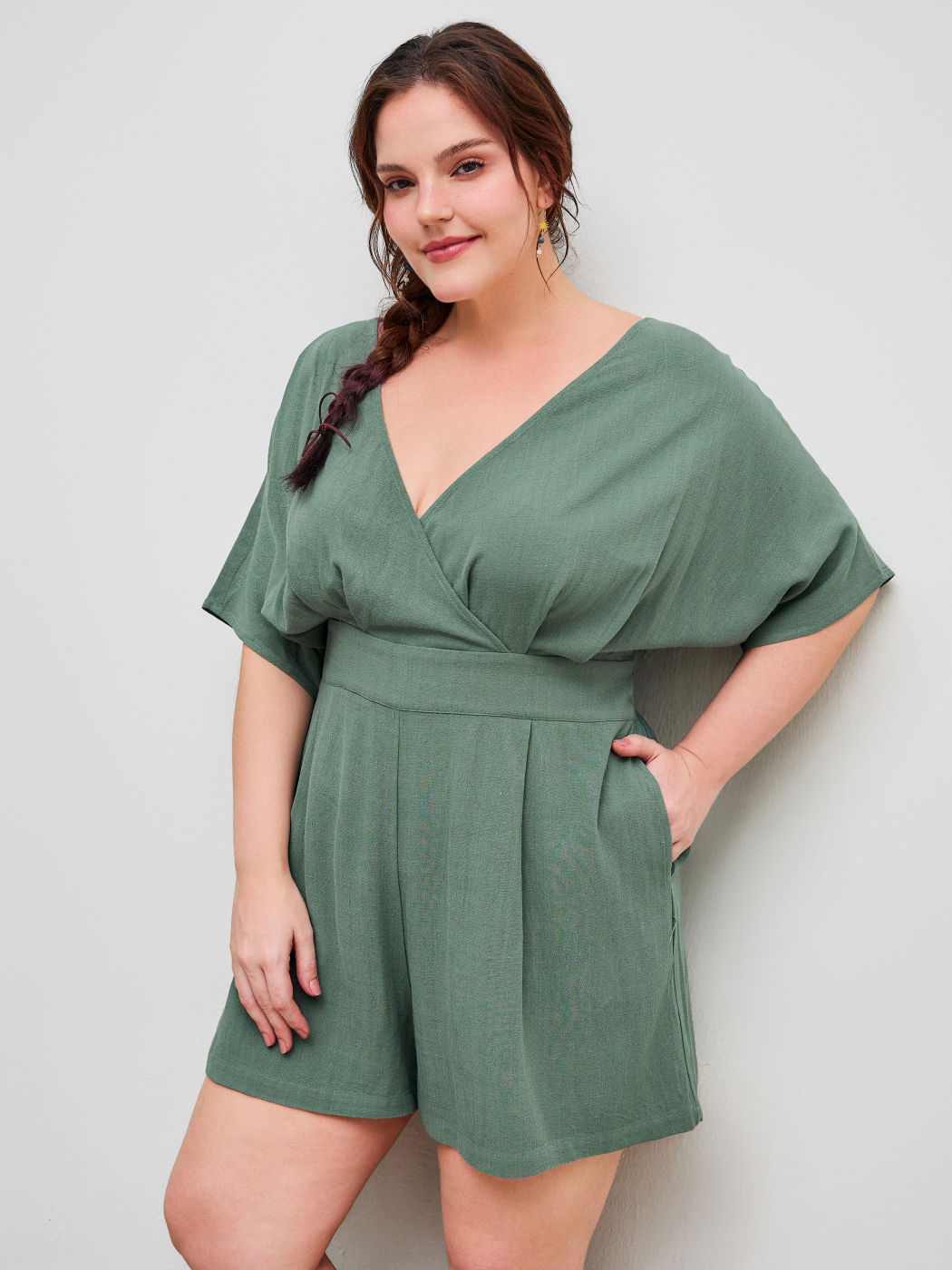 Romper in misto lino con scollo a V e tasca con cerniera solida Curve & Plus