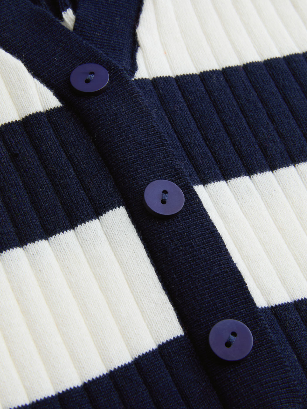 Gestreiftes Rüschiges Strick-Polo-Minikleid