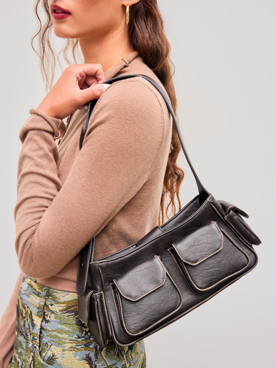  POCKET SHOULDER BAG  