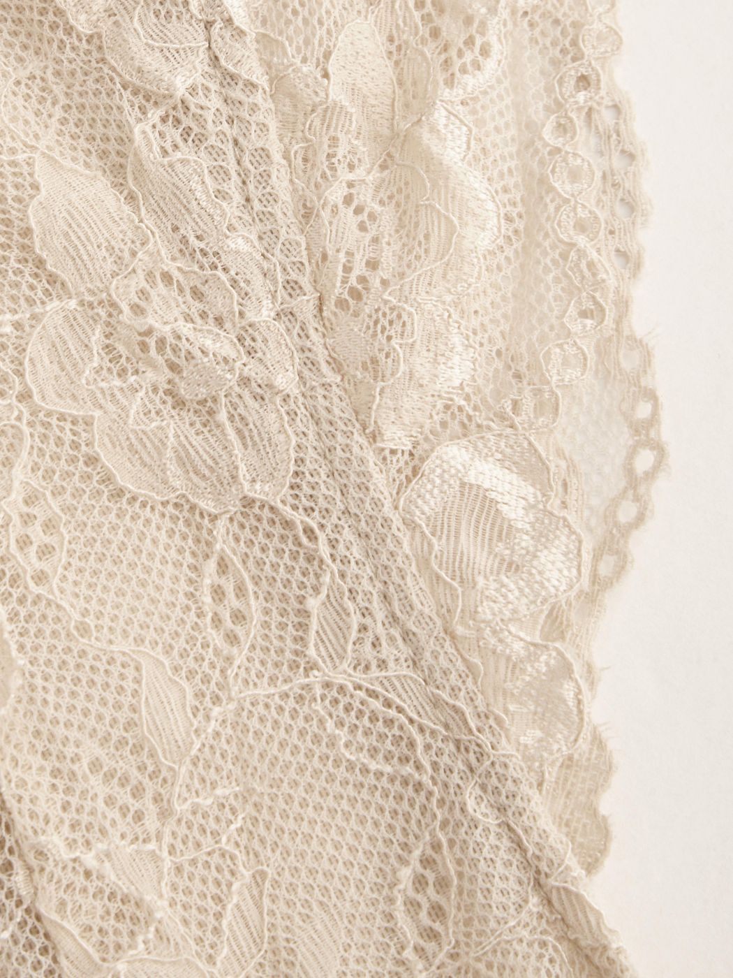 Spitzen Rundhals Solid Cut-Out Transparenter Body