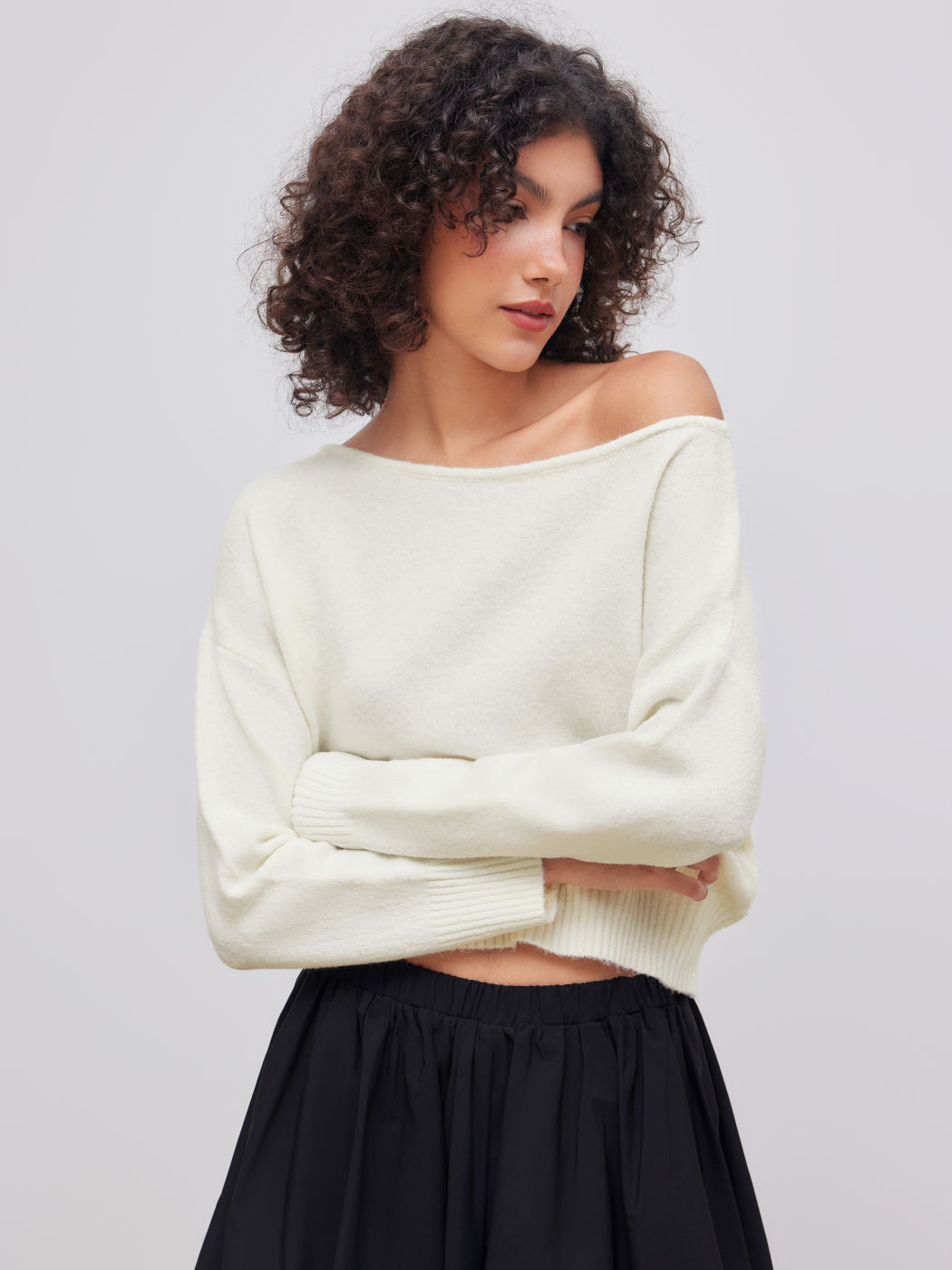 Strickoberteil mit Bootshals, einfarbig und asymmetrisch, Langärmelig