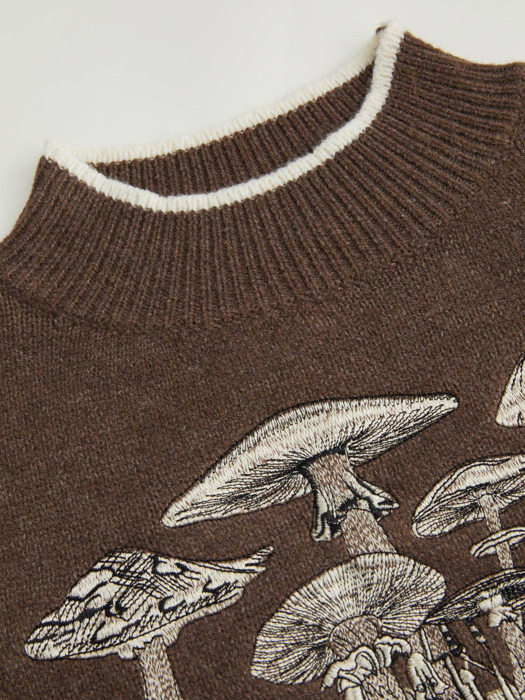 Knit Round Neckline Mushroom Graphic Contrasting Binding Sweater Curve & Plus