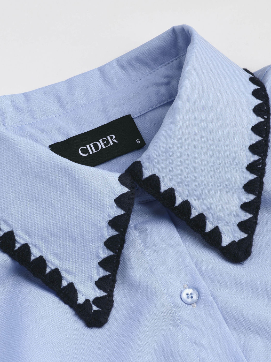 Camicia oversize a maniche lunghe con colletto a contrasto