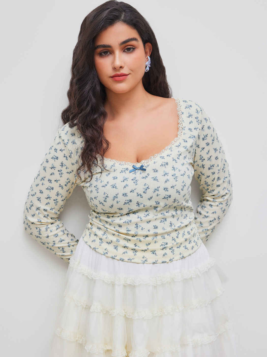 V-neck Floral Bowknot Lace Trim Ruched Long Sleeve Top Curve & Plus