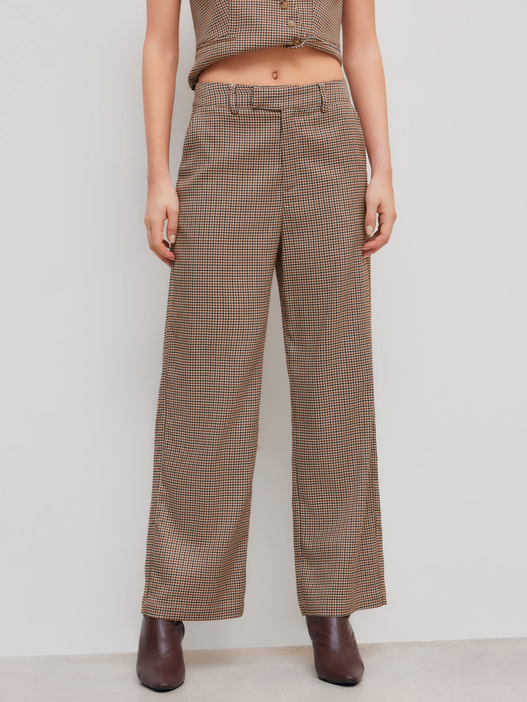 Mid Rise Houndstooth Pocket Wide Leg Trousers