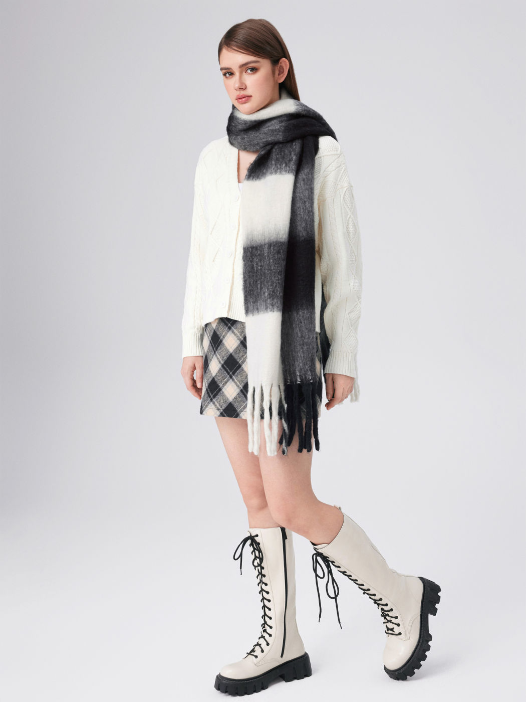 PLAID TASSEL SCARF