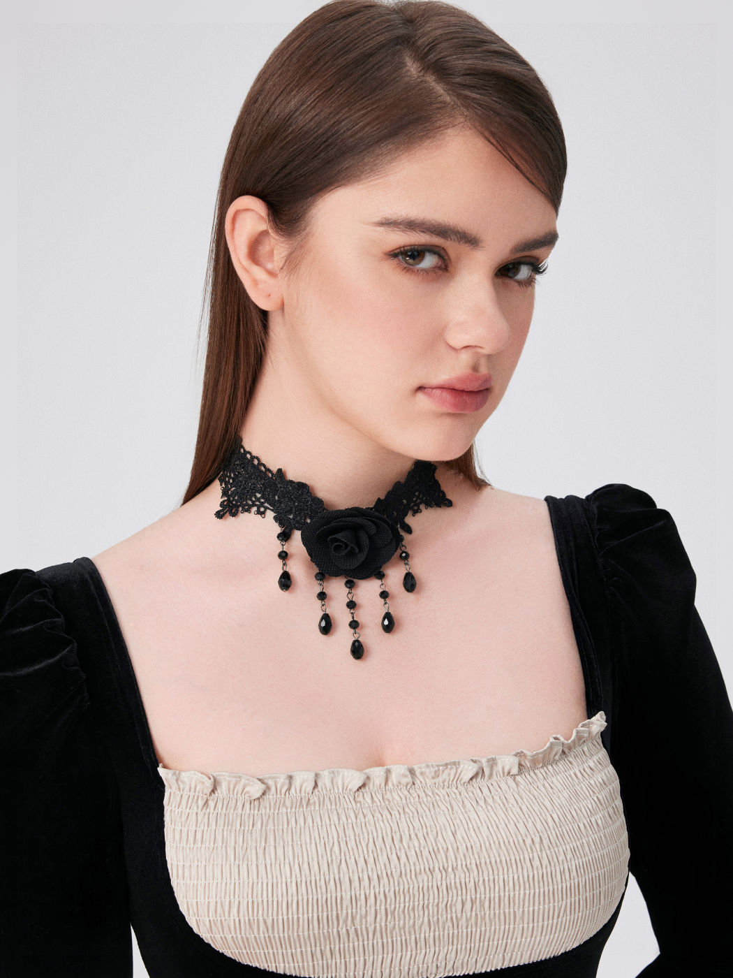ROSE & RHINESTONE PENDANT NECKLACE