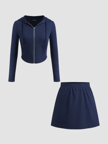 Felpa con cappuccio e zip in misto cotone e set di minigonne a vita media con elastico in vita