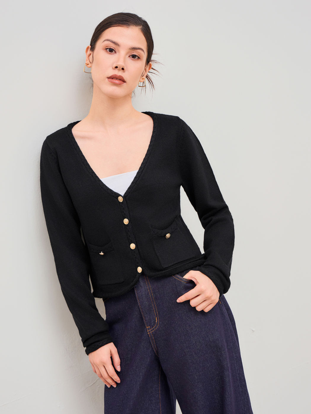 Cardigan lavorato a maglia con scollo a V e bottoni solidi