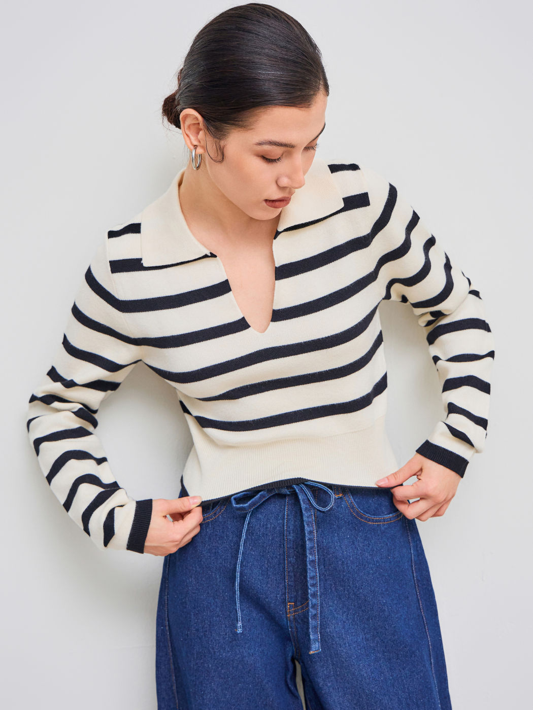 Knitted V-neck Striped Long Sleeve Crop Top