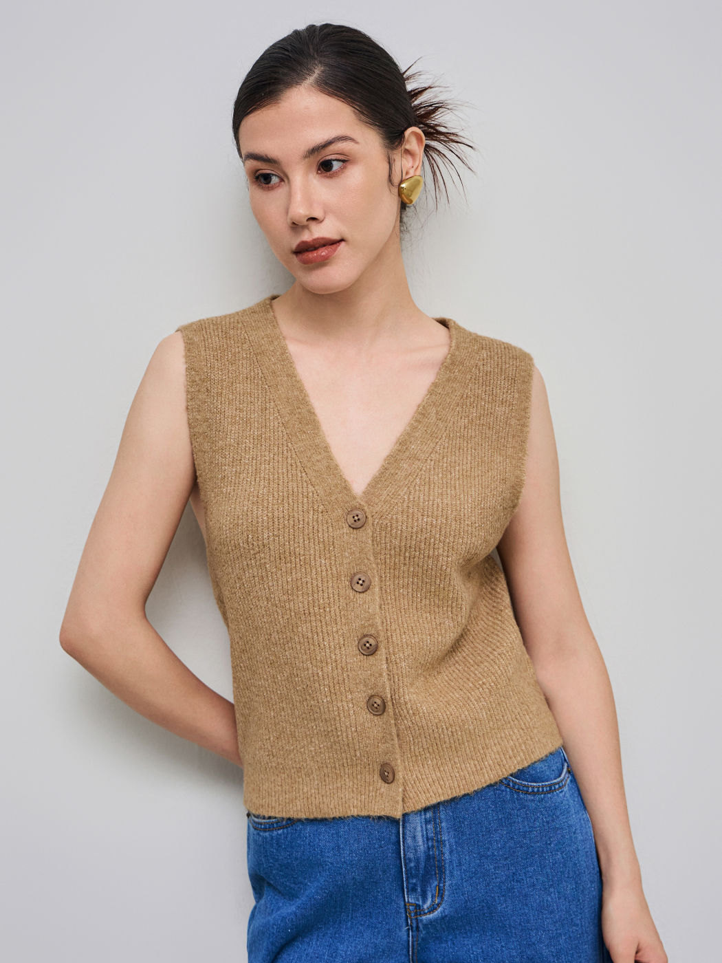 Knitted V-neck Solid Button Vest
