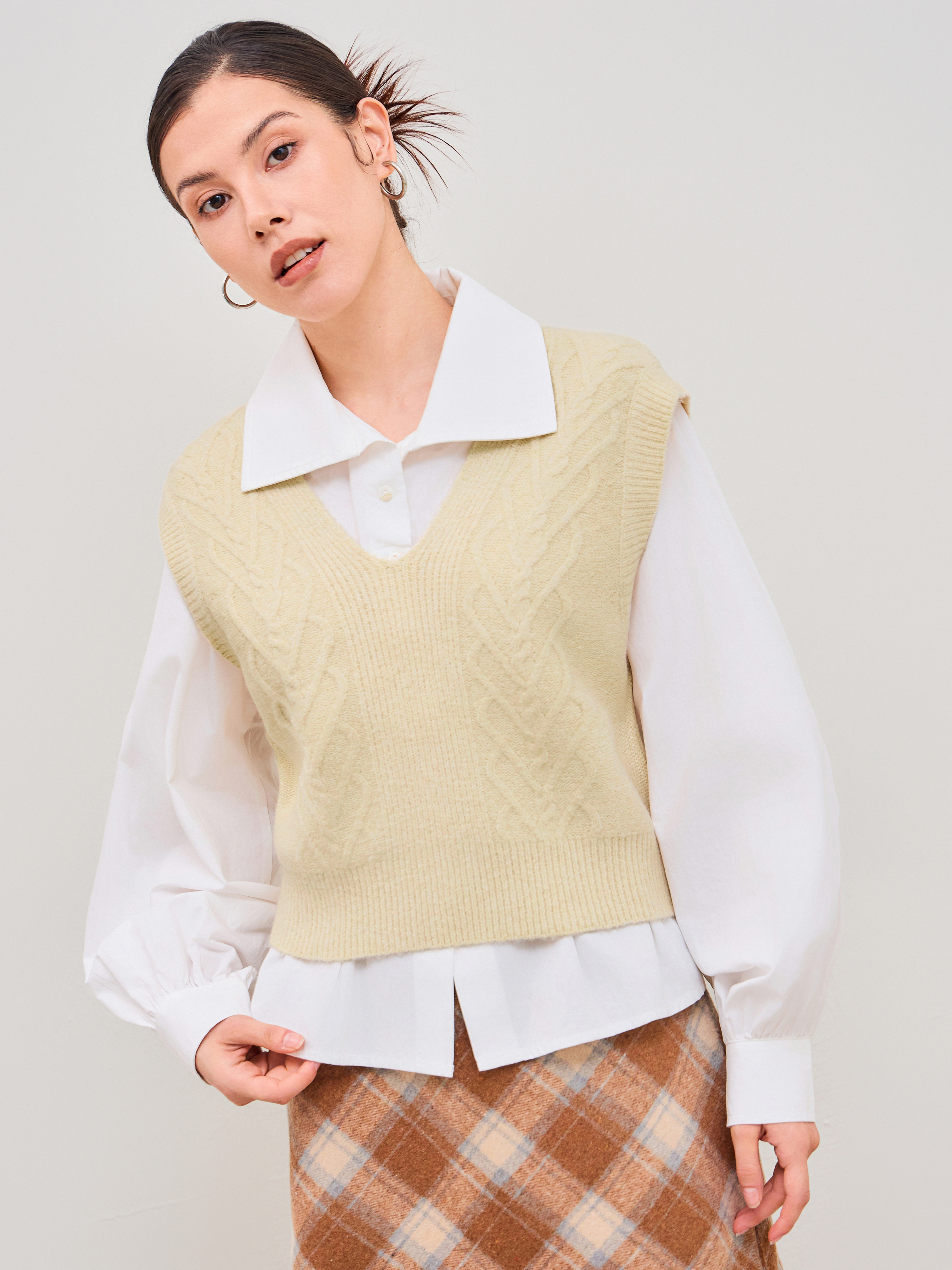 Knit Fabric Cable Knit V-neck Solid Crop Vest For Daily Casual
