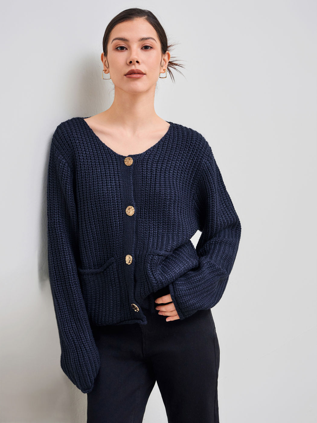 Knitted Round Neckline Solid Button Pocket Cardigan