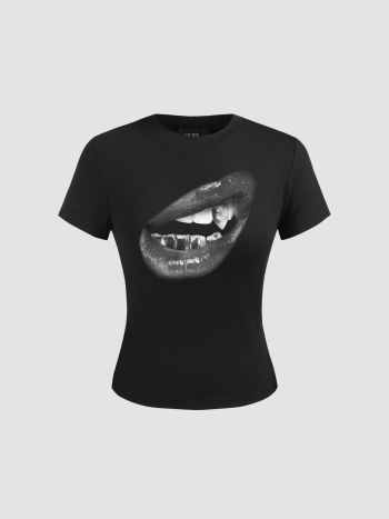 Round Neckline Mouth Graphic Short Sleeve Tee