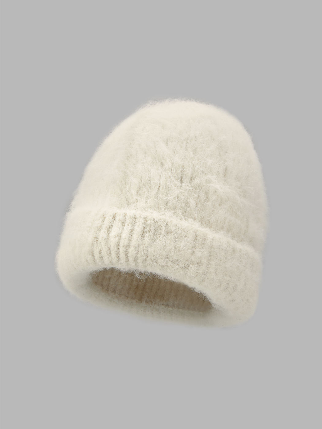 FUZZY KNITTED BEANIE HAT