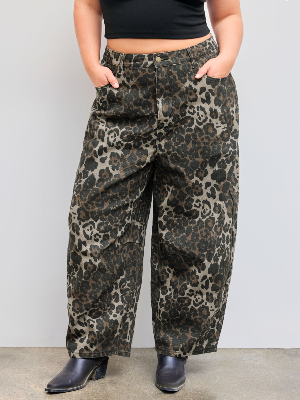 Cider Denim Mid Rise Leopard Pocket Barrel-leg Jeans Curve & Plus