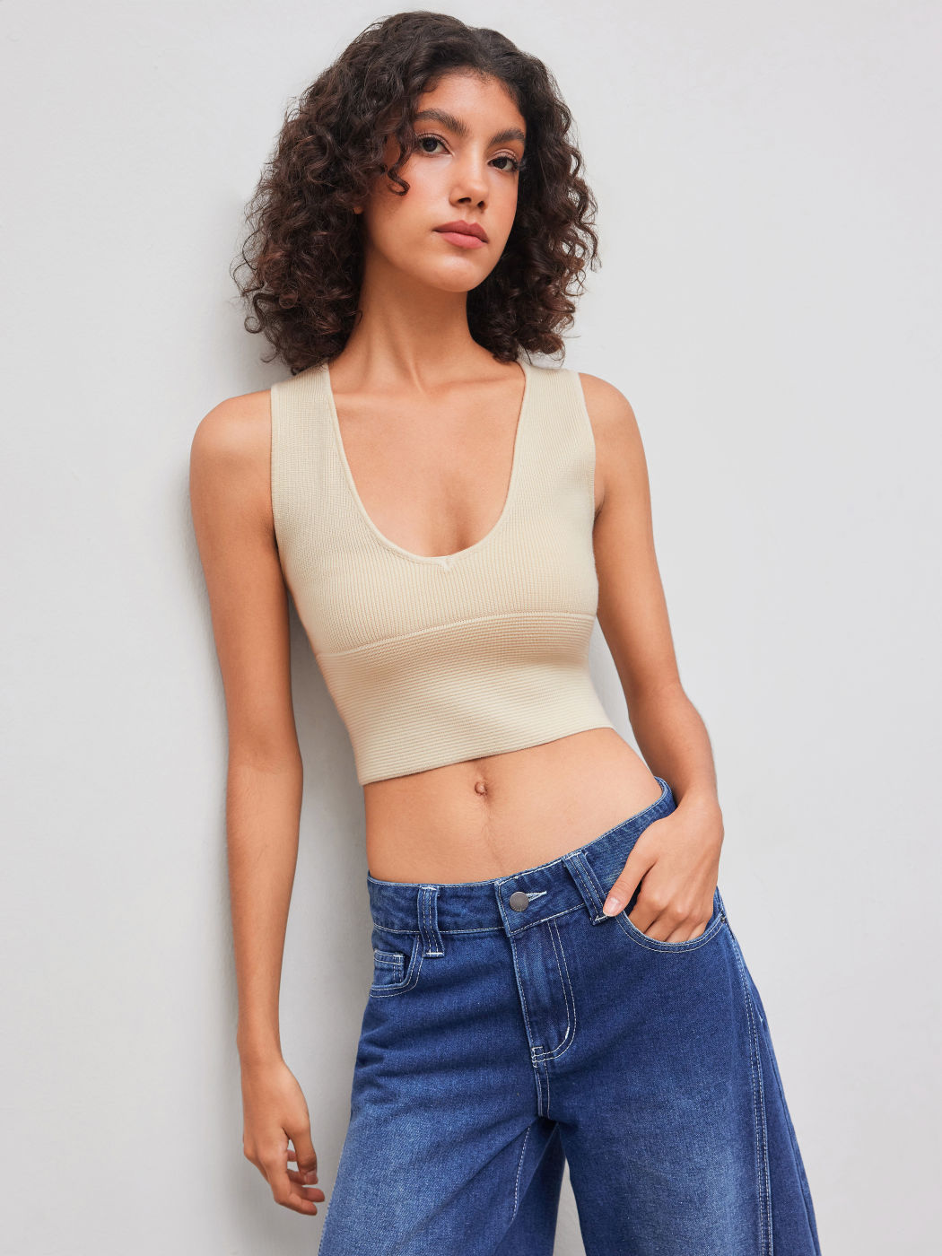 Knitted U-neckline Solid Crop Tank Top
