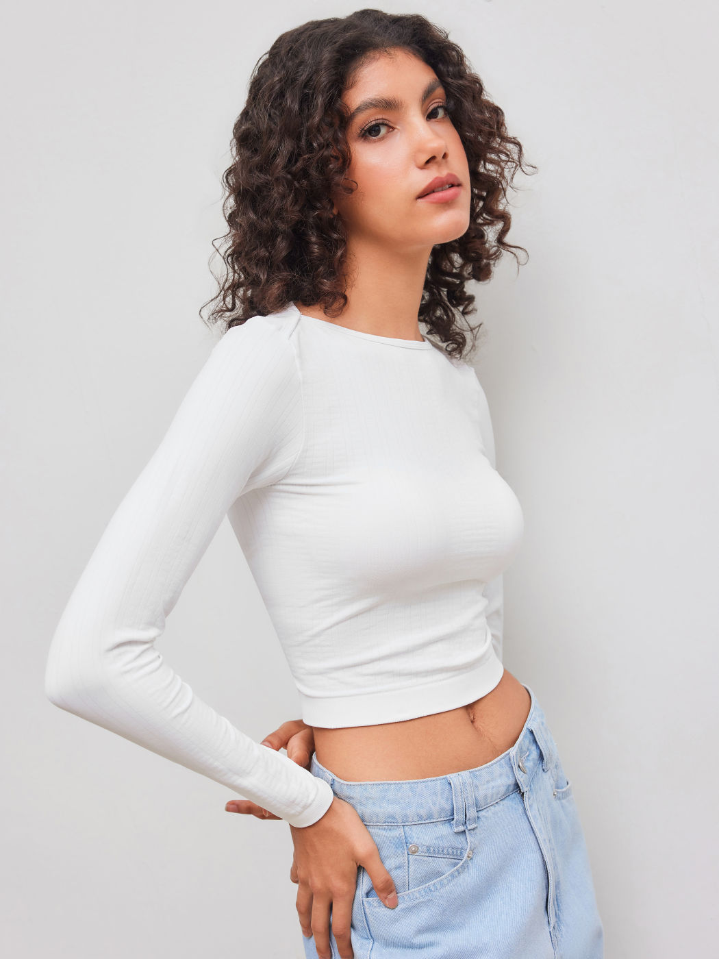 Nahtloses Bootsausschnitt Langarm Crop Top