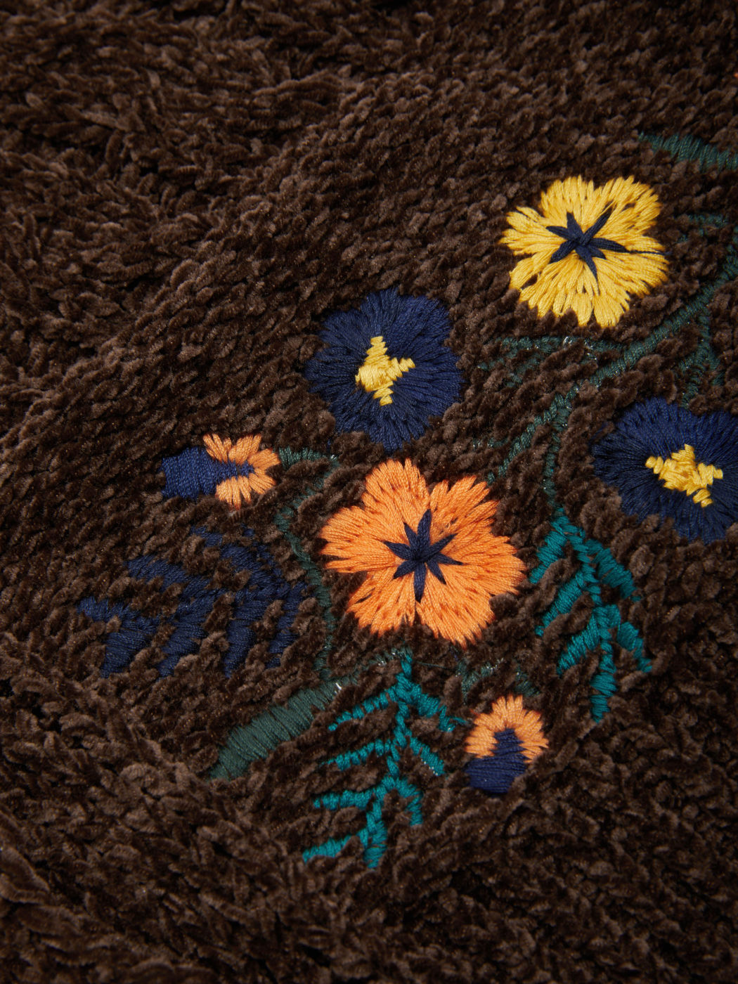Strickjacke mit Blumenstickerei und Rundhalsausschnitt