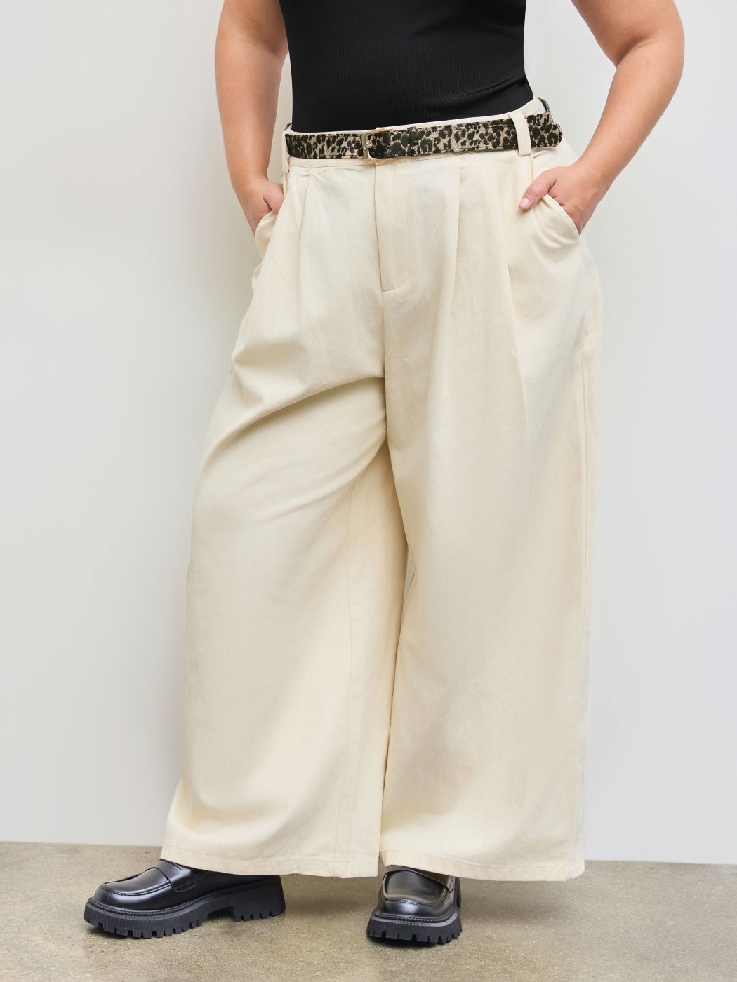 100% Cotton High Rise Solid Pocket Wide Leg Trousers With Leopard Belt Curve & Plus
