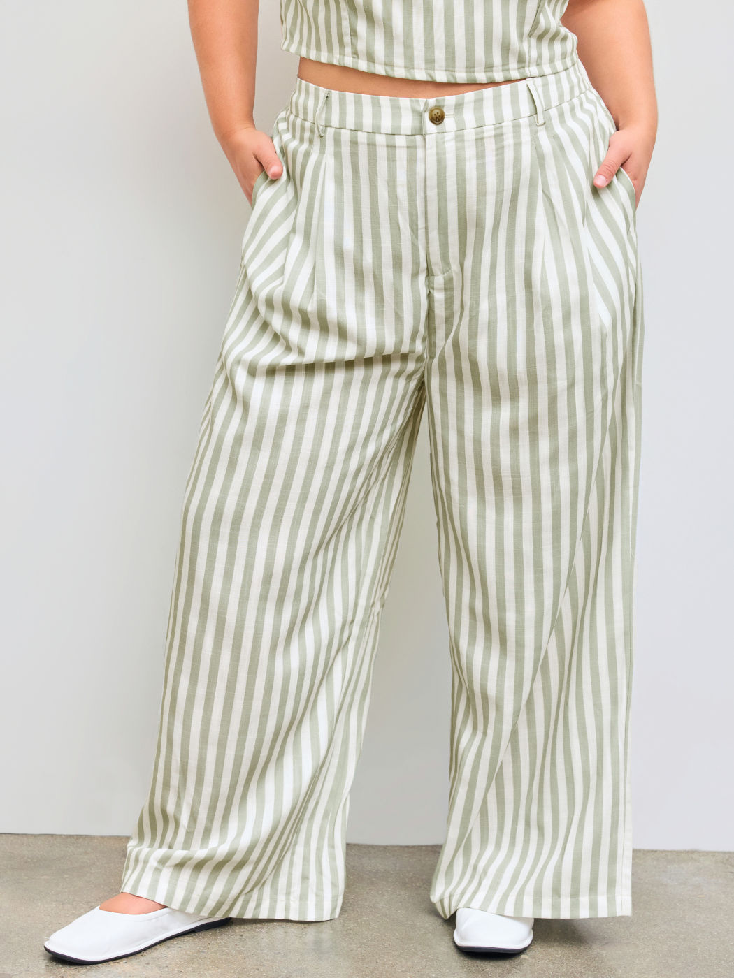 Mid Rise Striped Button Pocket Wide Leg Trousers Curve & Plus