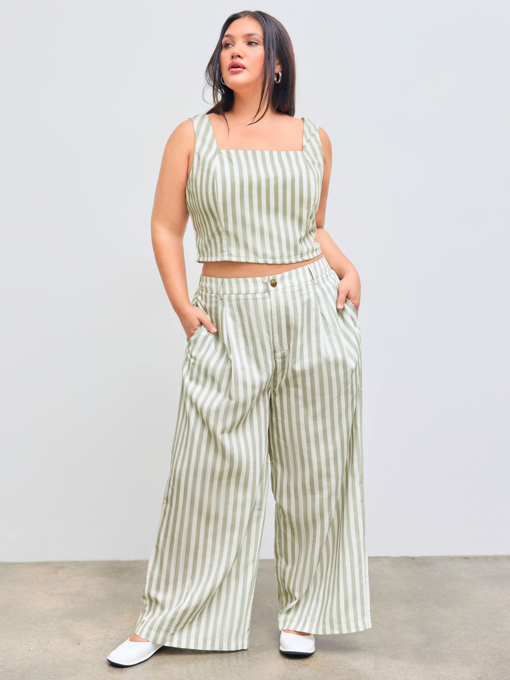 Mid Rise Striped Button Pocket Wide Leg Trousers Curve & Plus