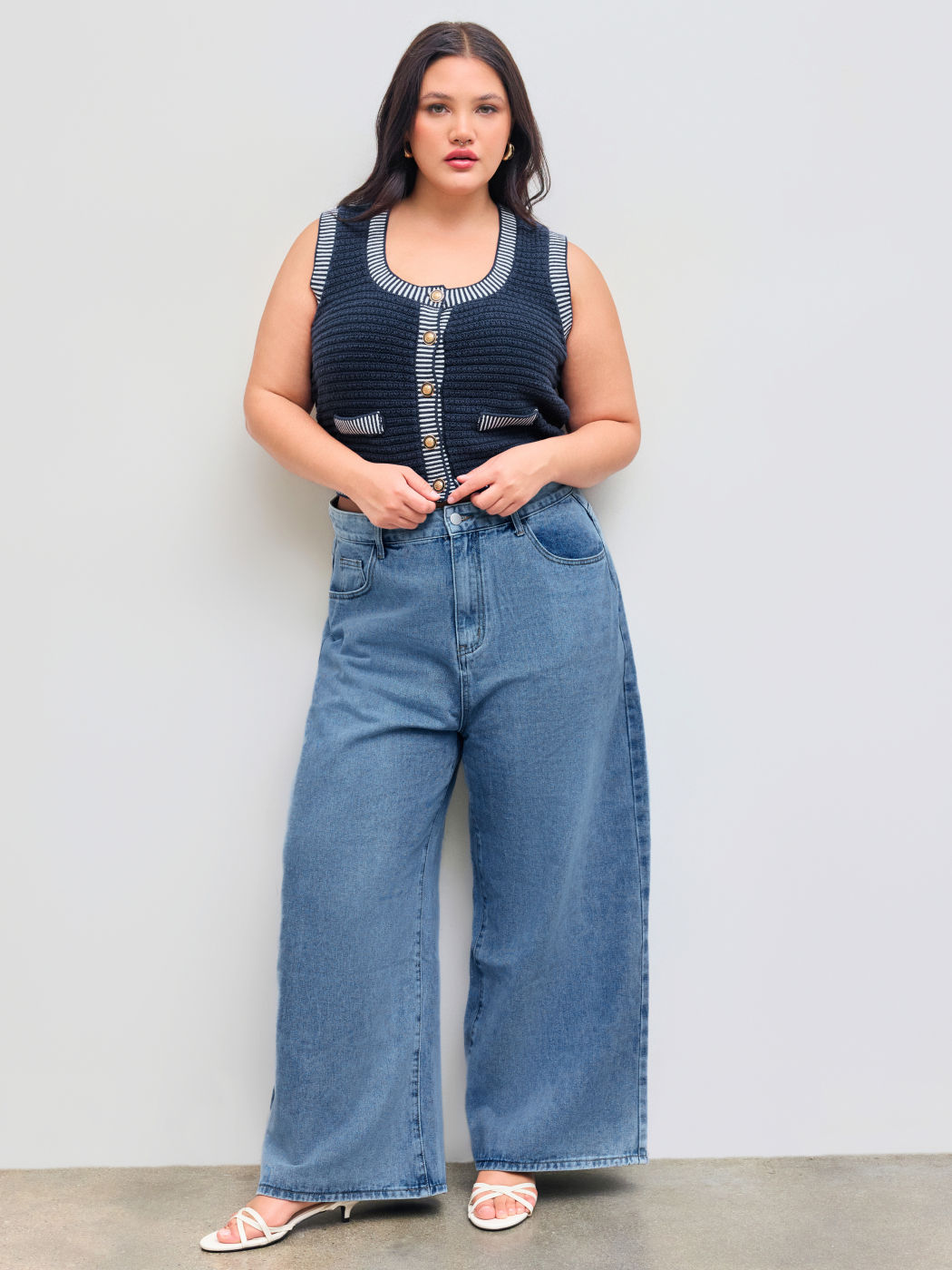 Knitted Scoop Neckline Solid Contrasting Binding Pocket Vest Curve & Plus