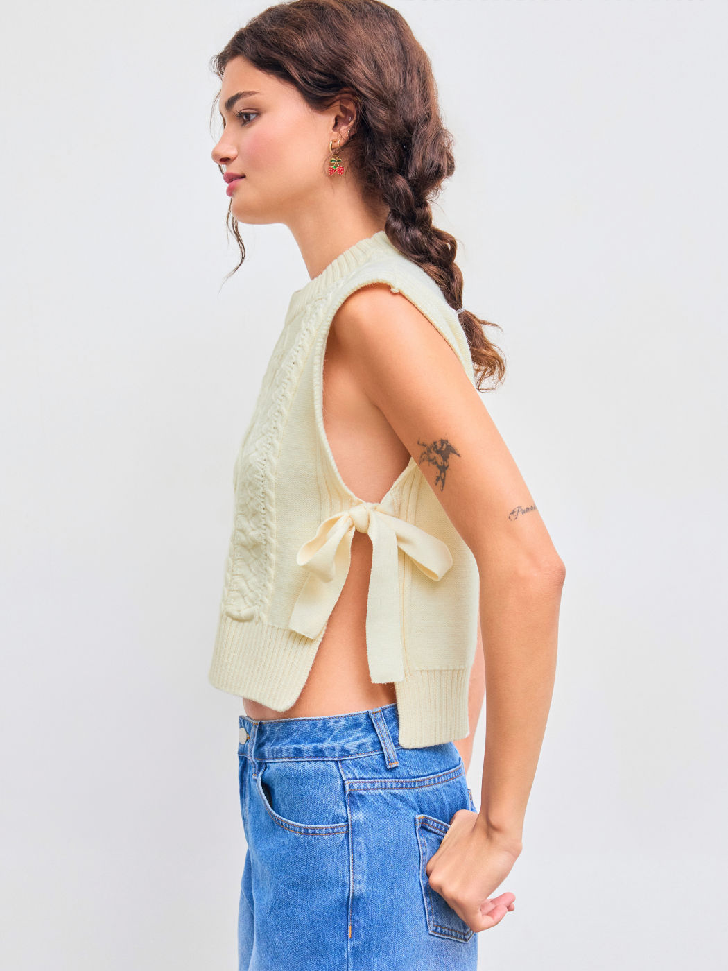 Cable Knit Round Neckline Solid Knotted Vest