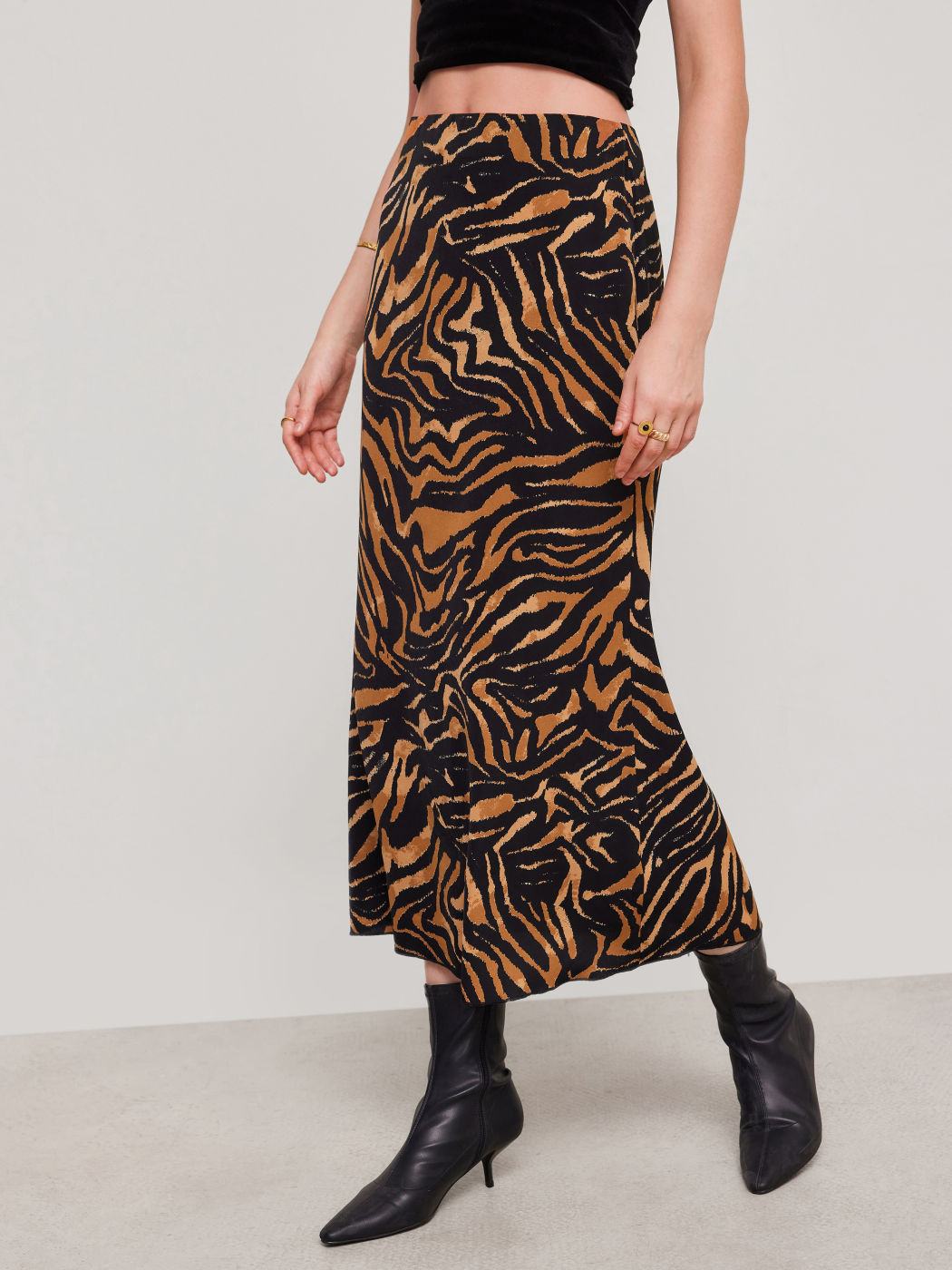 Mid Rise Zebra Stripe Mermaid Maxi Skirt