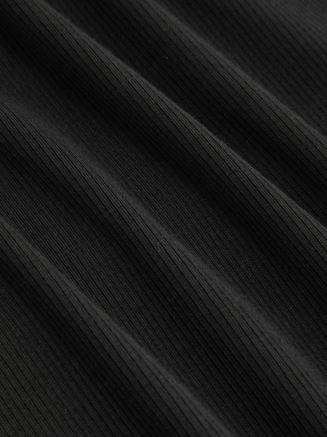 Hochkragiges einfarbiges Midi-Kleid mit Rüschen