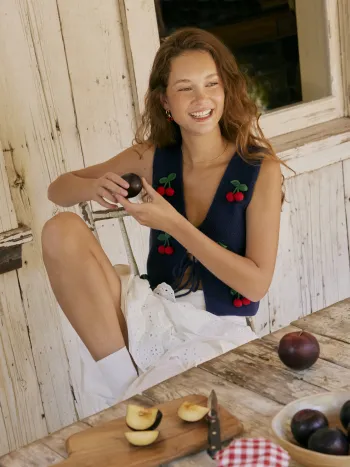 Knitted V-neck Solid 3D Cherry Knotted Crop Vest