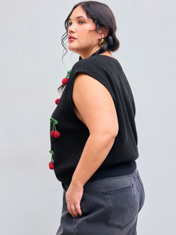 Wool-blend Round Neckline Cherry Knitted Vest Curve & Plus