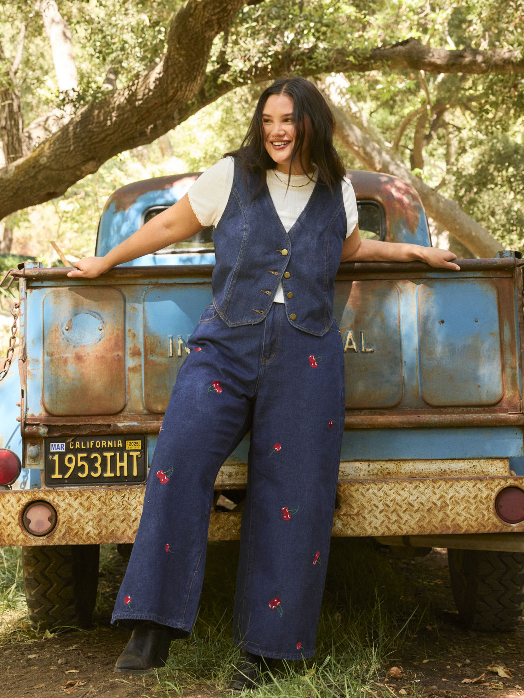 Denim V-neck Button Vest Curve & Plus