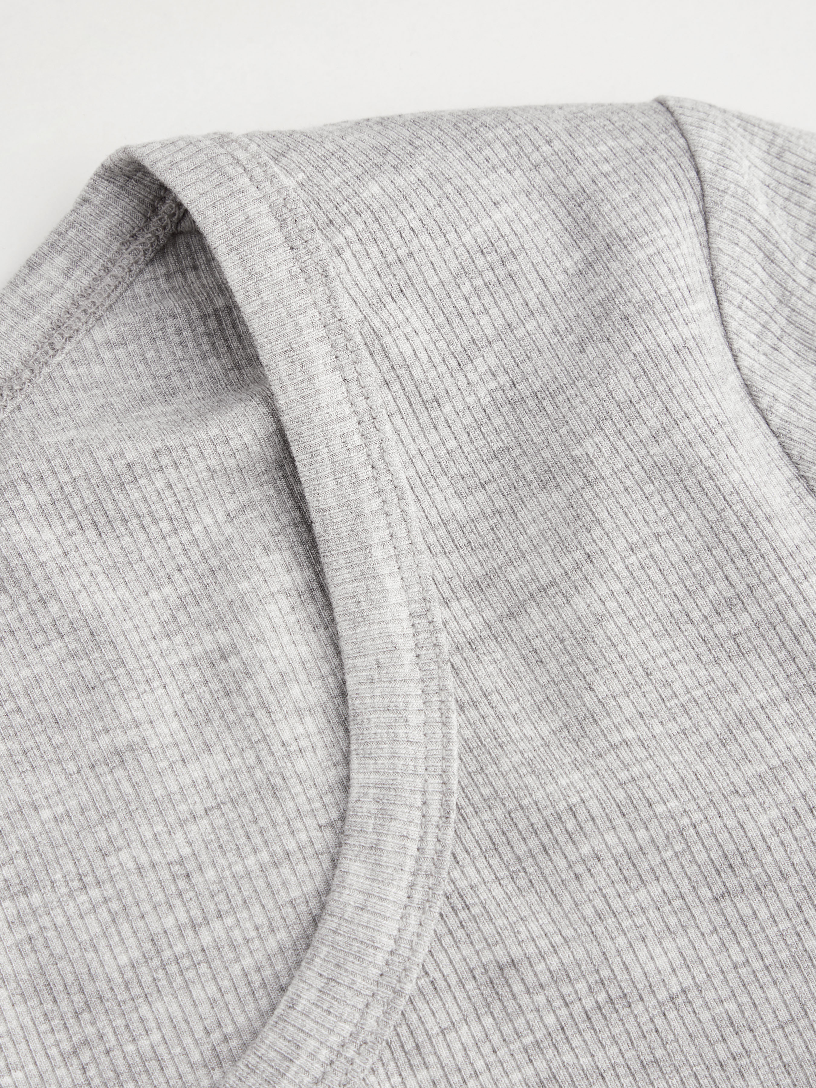Knit Fabric Solid Rib V-neck Long Sleeve Tee Curve & Plus