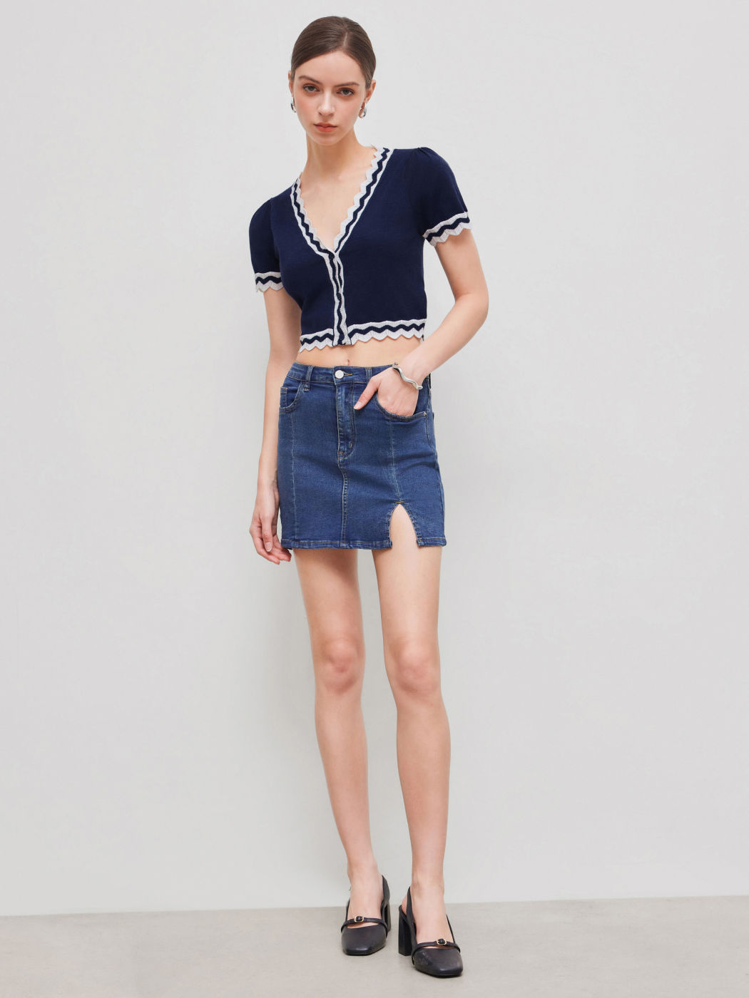 Strick V-Ausschnitt Einfarbig Wellen Kontrastierende Bindung Kurzarm Crop Top