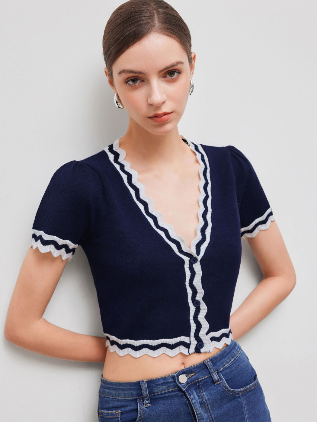 Strick V-Ausschnitt Einfarbig Wellen Kontrastierende Bindung Kurzarm Crop Top