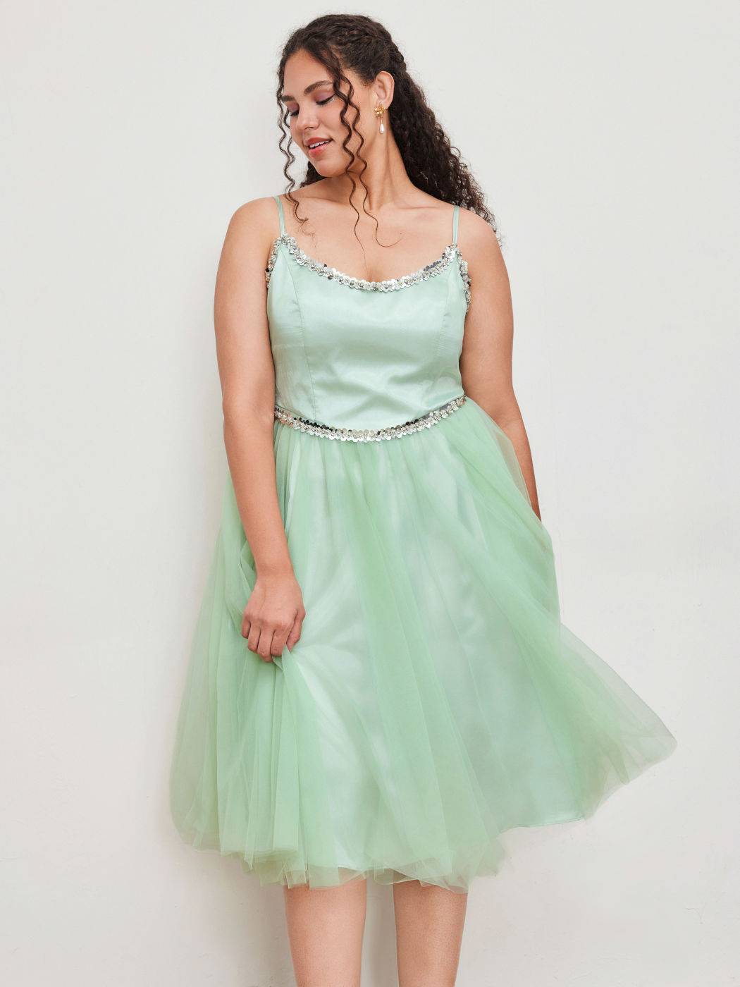Abito midi con laccetti in tulle e volant a cuore Curve e Plus