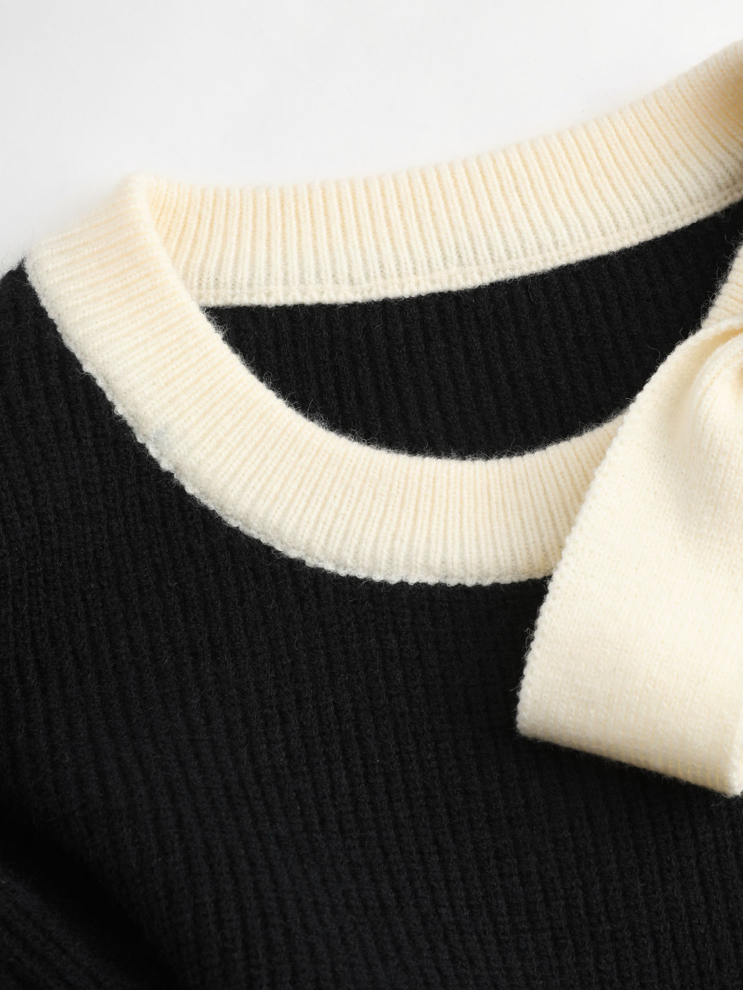 Knit Round Neckline Contrasting Binding Bowknot Long Sleeve Top
