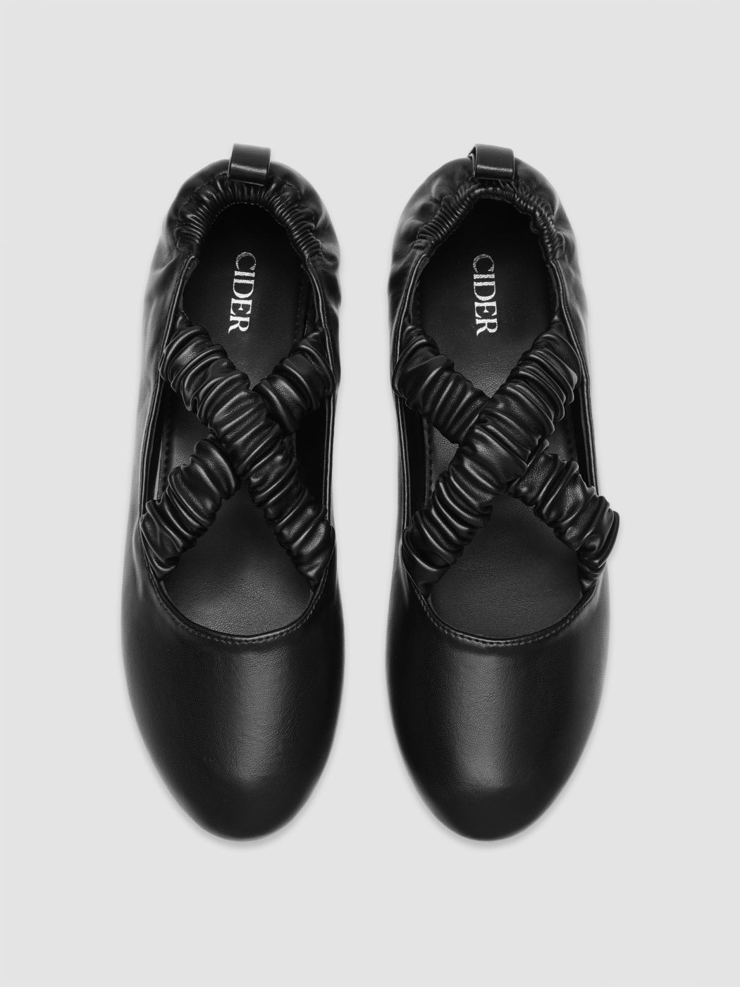 Zapatos tipo merceditas con tiras