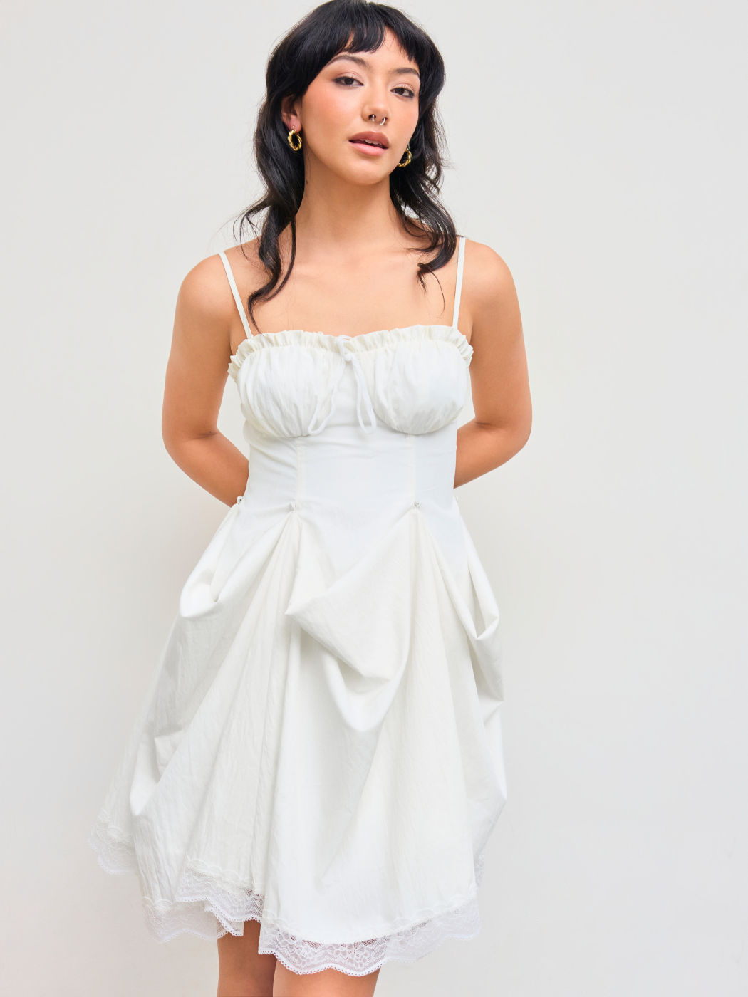 Zwei-Wege Spitze-Rand Maxikleid mit Knopfloch und Kopfschnitt