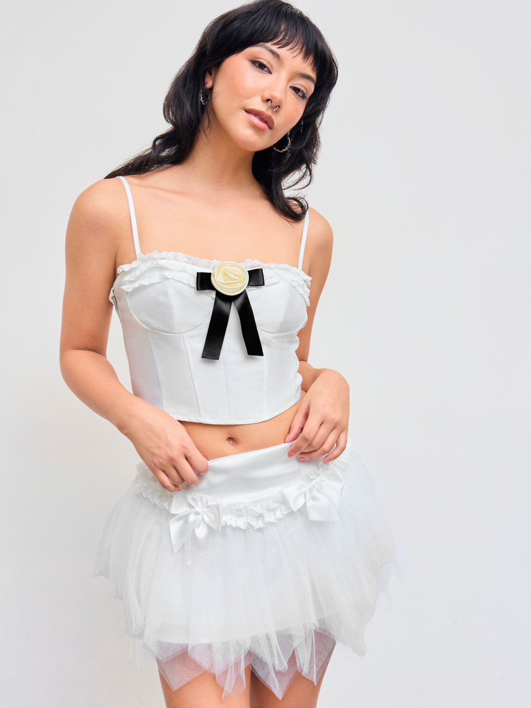 Top Cami a cuore con fiocco e cerniera con bordo in lattuga