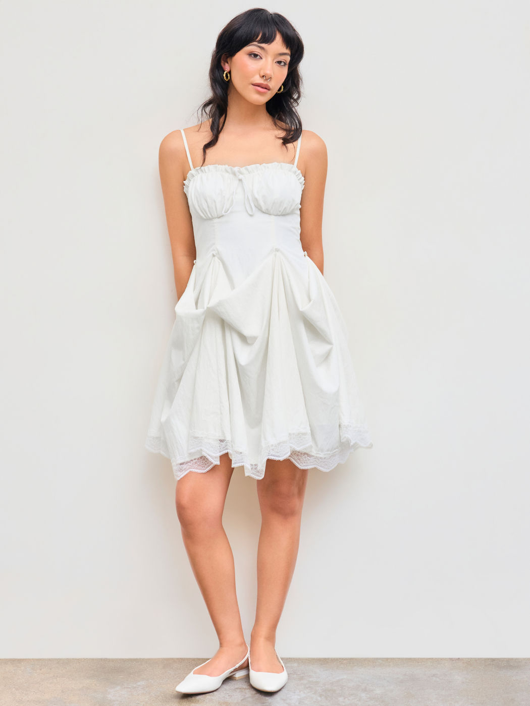 Zwei-Wege Spitze-Rand Maxikleid mit Knopfloch und Kopfschnitt