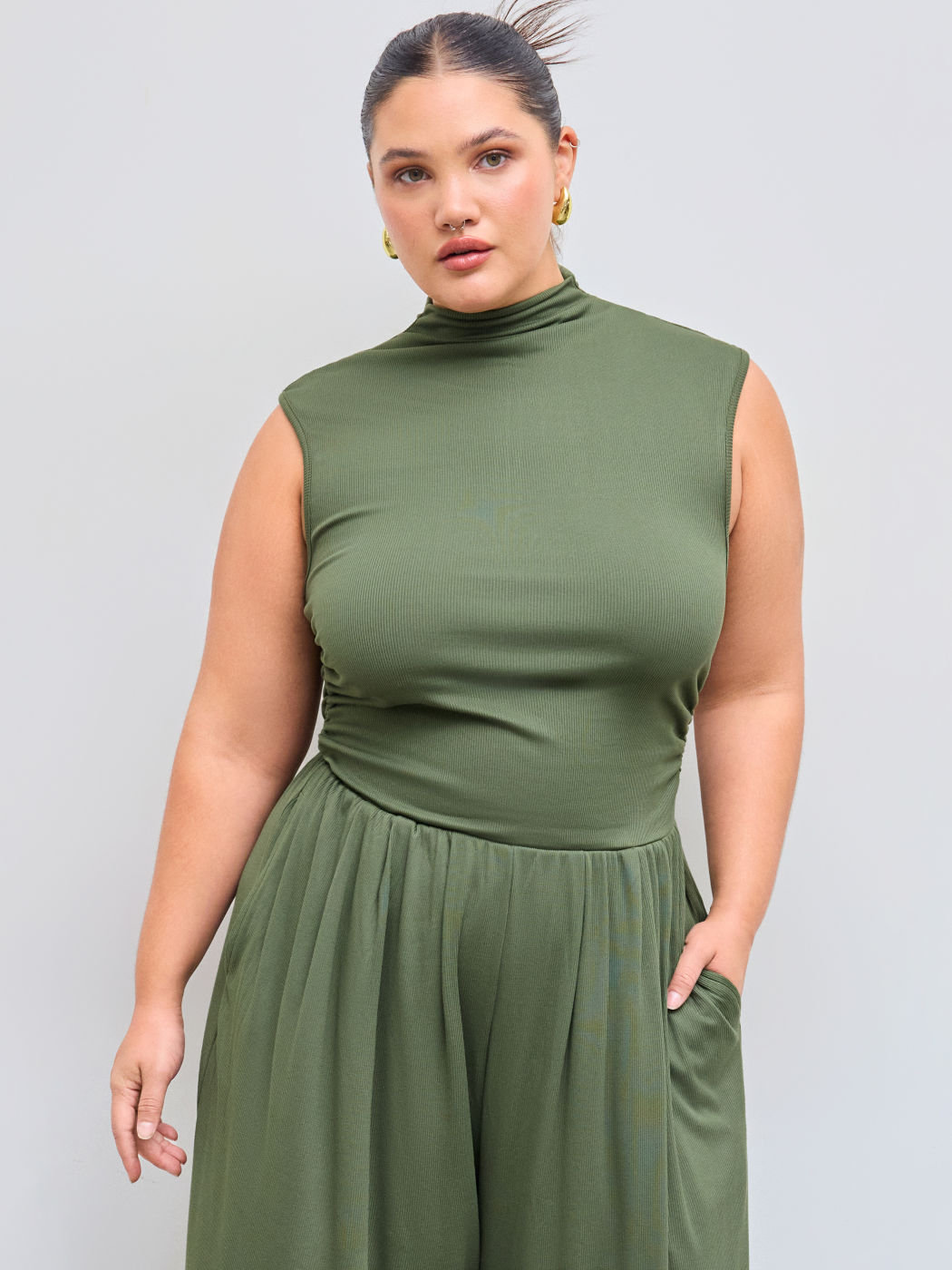 Round Neckline Solid Pleated Jumpsuit Curve & Plus