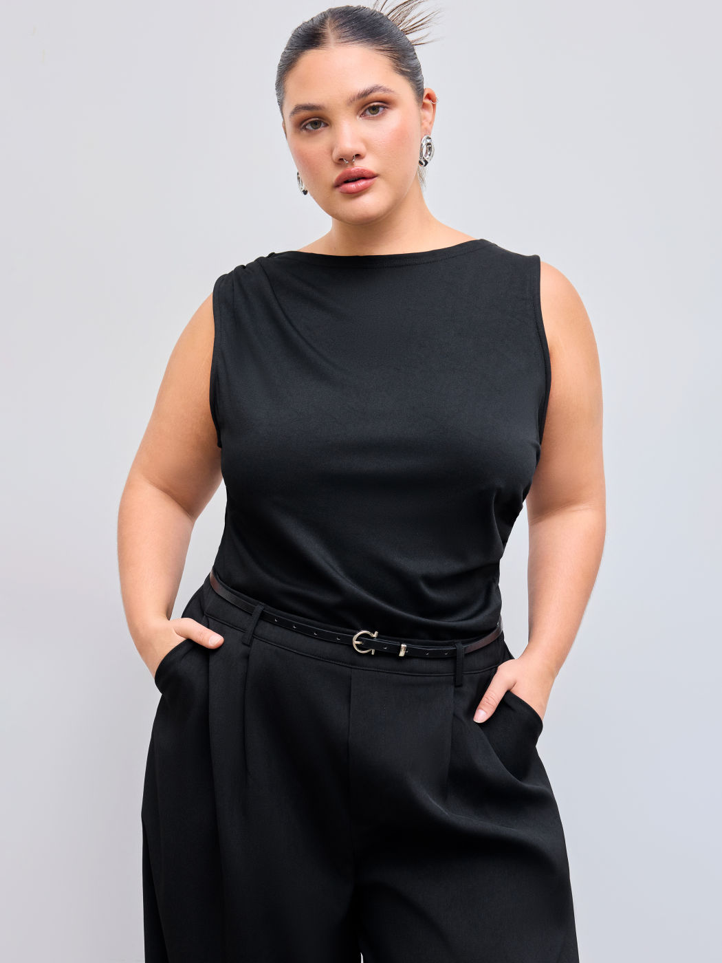 Gewebter Rundhalsausschnitt Einfarbiger Ruchedinierter Jumpsuit mit Tasche und Gürtel Kurve & Plus