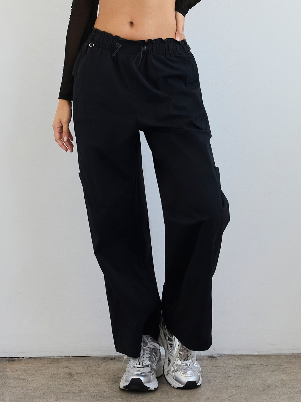Mid Rise Solid Drawstring Pocket Trousers