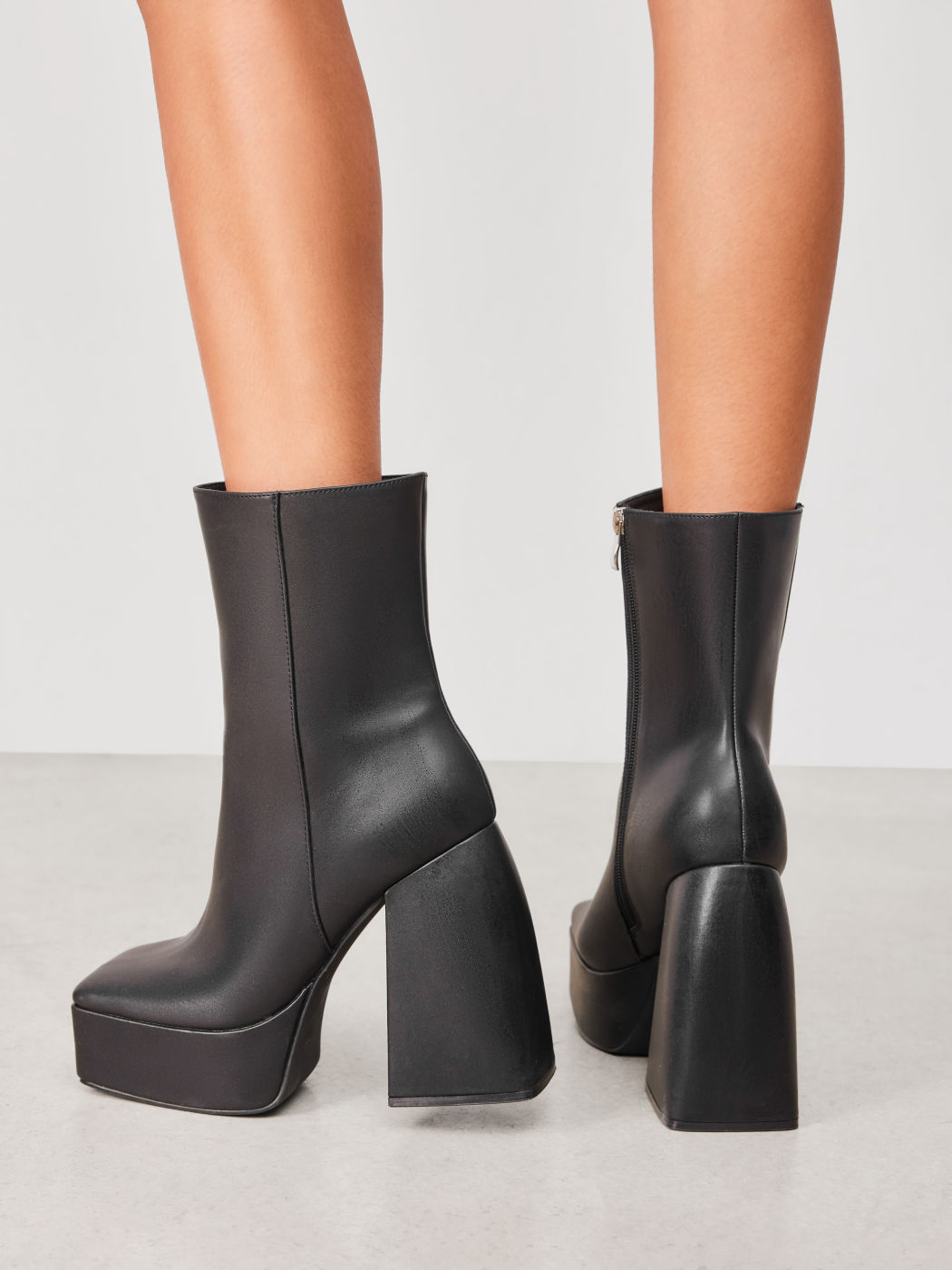CHUNKY HEELED ANKLE BOOTS