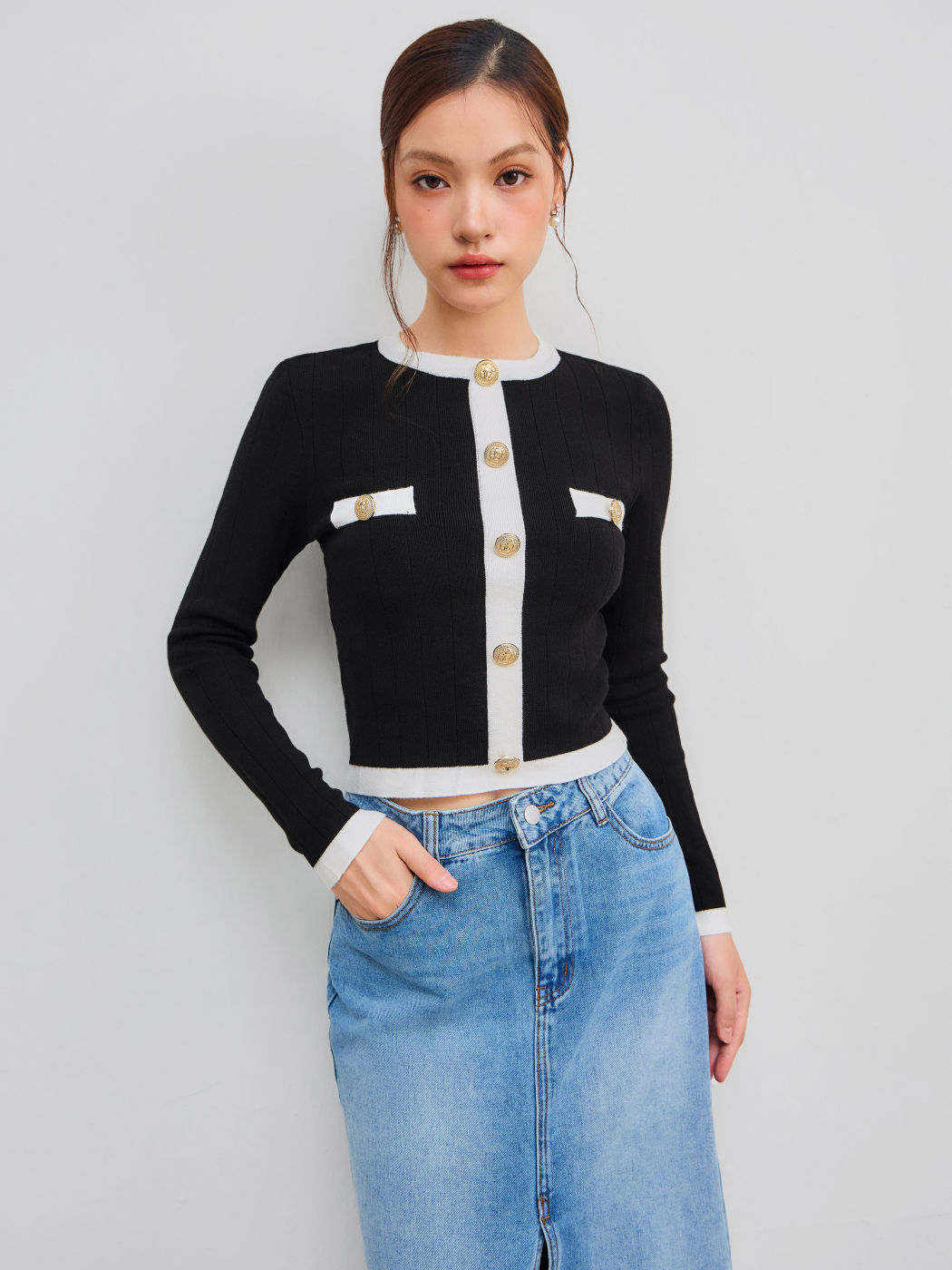 Knit Round Neckline Contrasting Binding Button Sweater